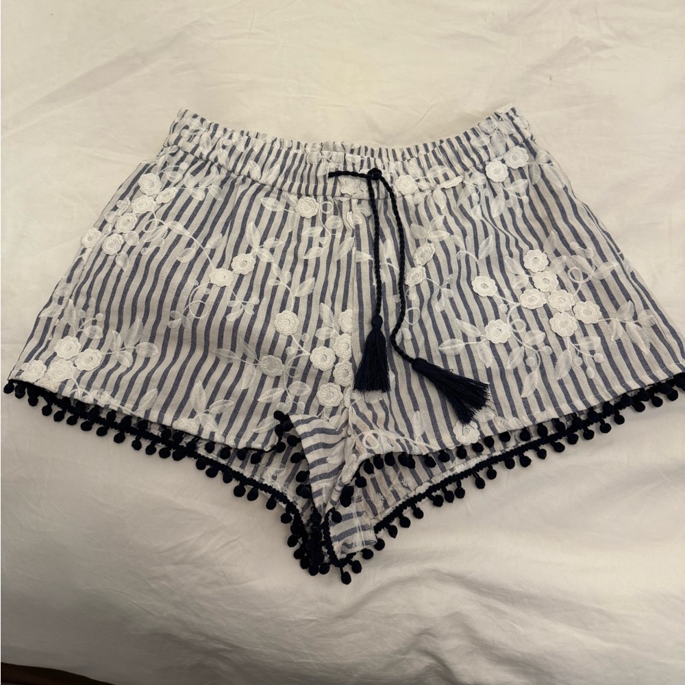 Zara Pull on Short with Floral Appliqué